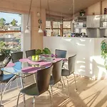 Stunning In With 2 Bedrooms