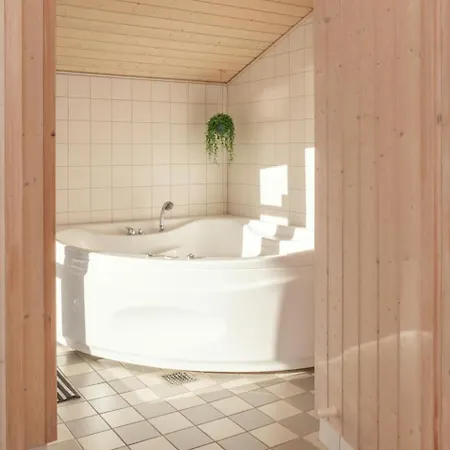 Stunning In With 2 Bedrooms Holiday home