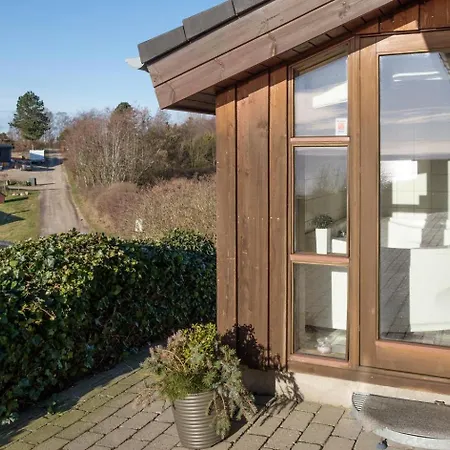 Stunning In With 2 Bedrooms *
