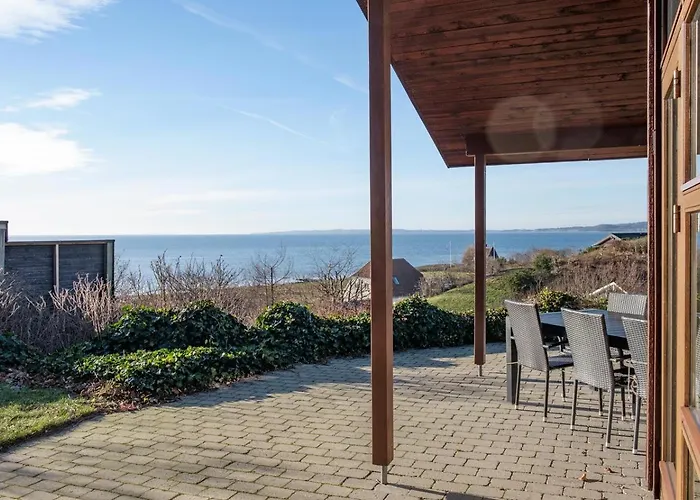 Stunning In With 2 Bedrooms *